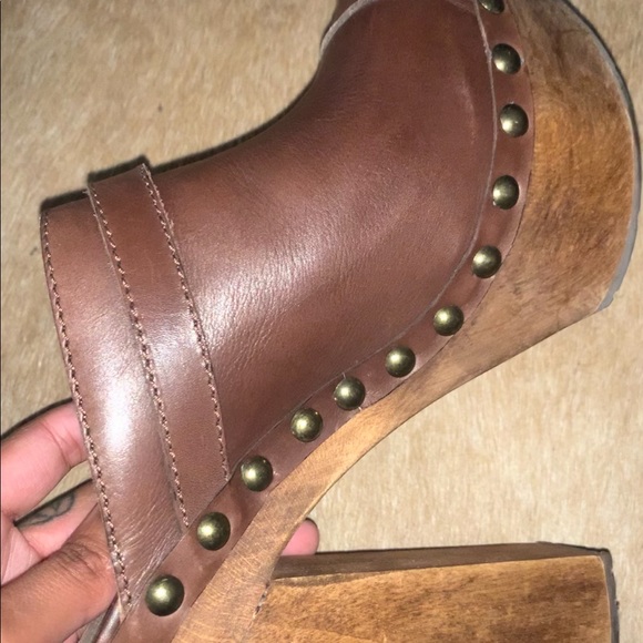 Brown Chanel clogs - Picture 6 of 7
